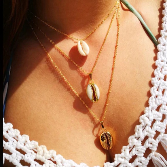 LAST ONE Layered Cowrie Shell Necklace Set - Picture 2 of 5